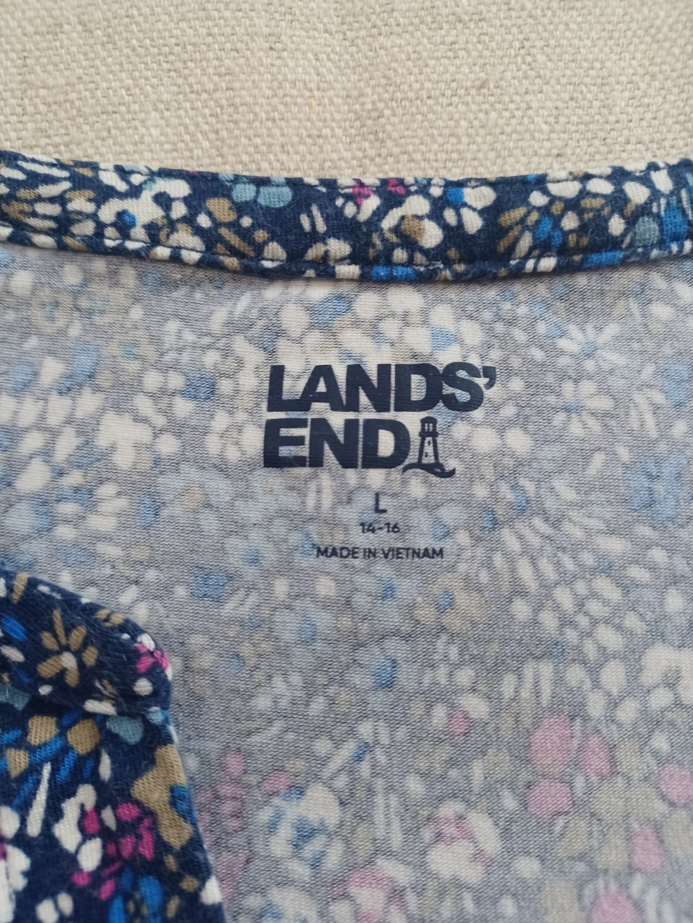 Lands' End Navy Floral Short Sleeve V-Neck Tee Women's Size Large - Picture 2 of 7